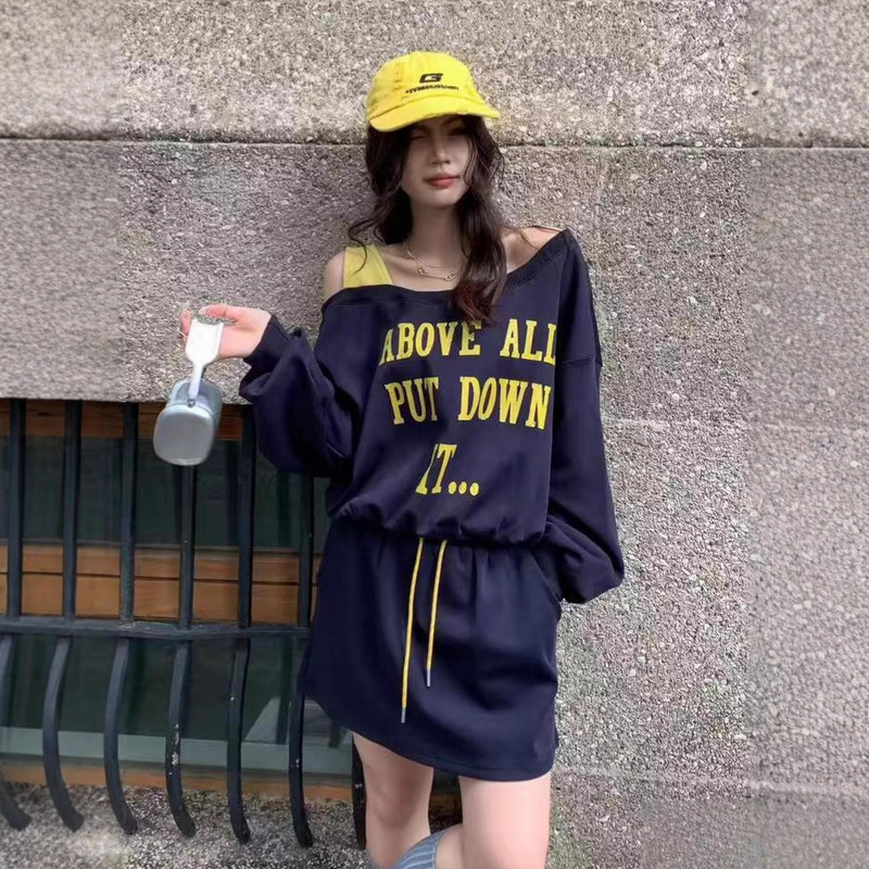 高级感气质炸街减龄套装女2025新款印花一字肩卫衣高腰短裙两件套|undefined