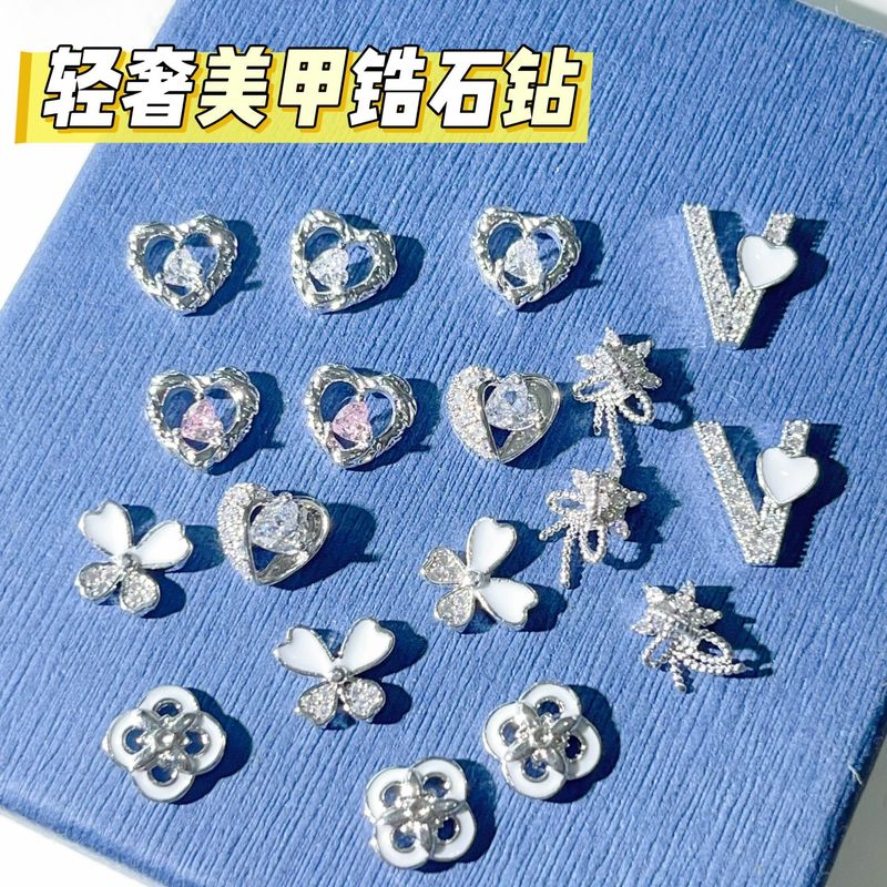 新款美甲饰品超闪锆石爱心钻轻奢百搭花朵镂空四叶草指甲装饰厂家|undefined