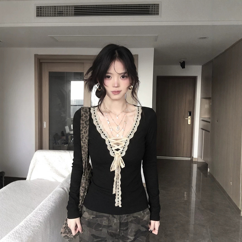 Korean-style sweet and cool girl retro V-neck long-sleeve T-shirt for women, autumn color-block lace-up bow-tie fitted top