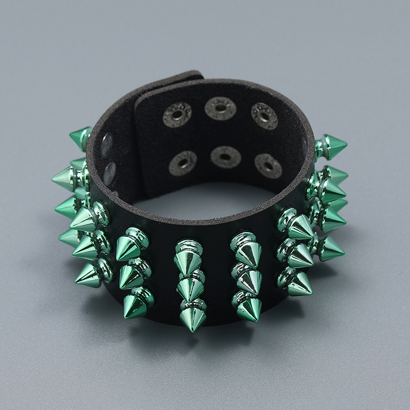 Großhandel Schmuck Punk-stil Dreireihige Farbe Spikes Lederarmband Nihaojewelry display picture 2