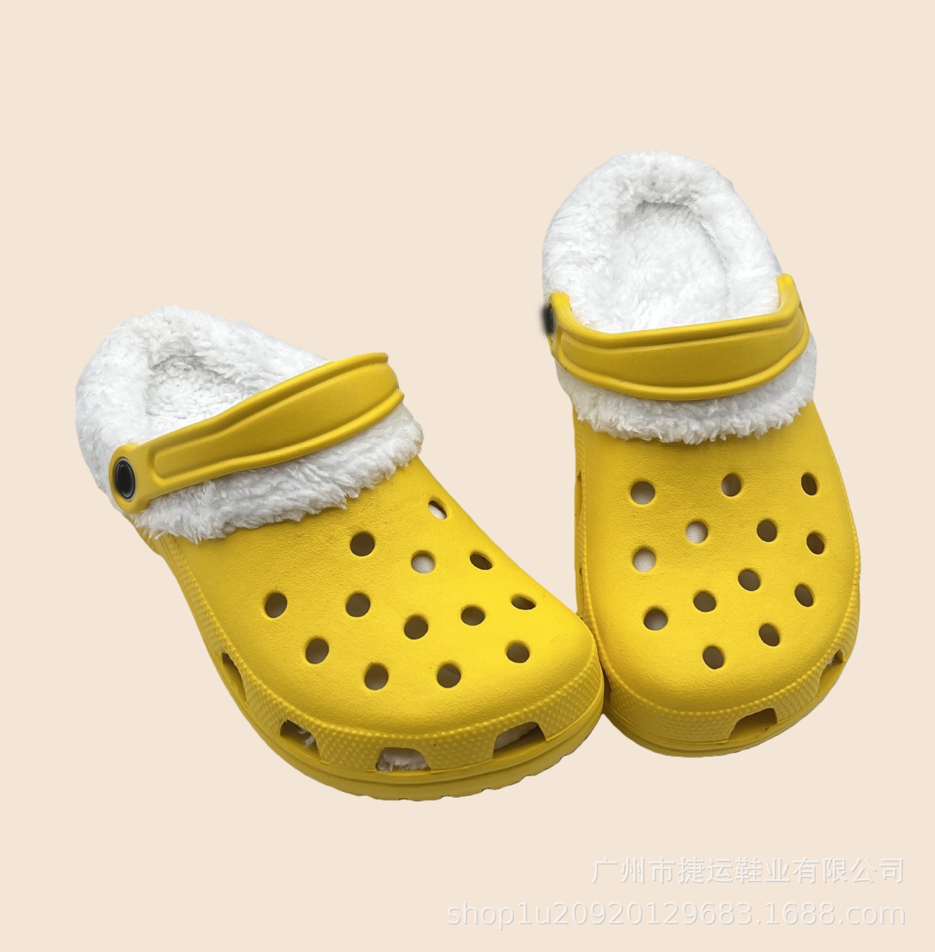 2025 zapatos clásicos para hombres y mujeres con una estrella de veludo ligera antideslizante caliente versátil zapatillas de playa al por mayor