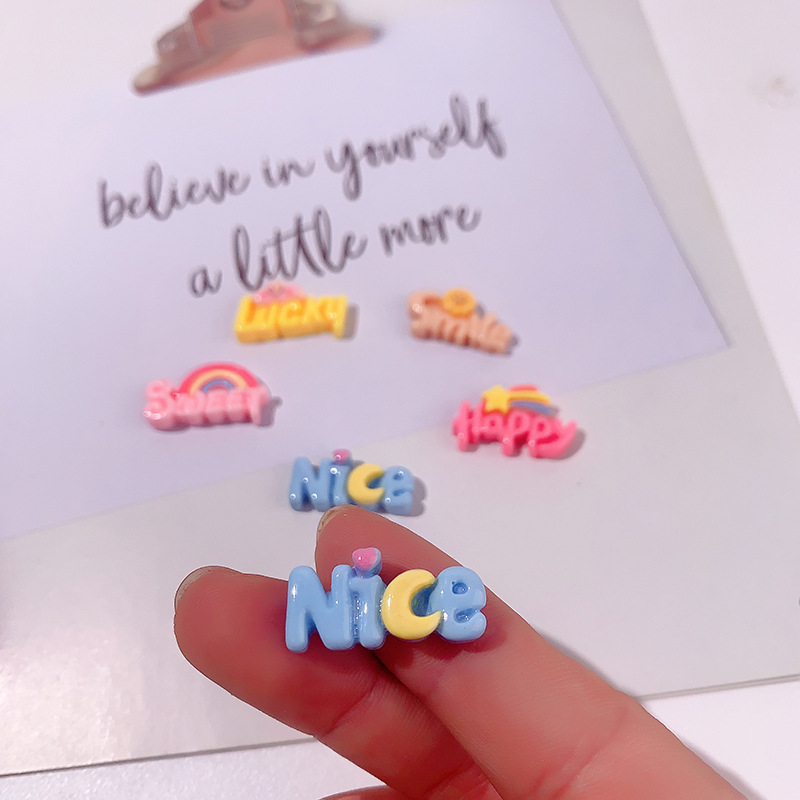 Accesorios de resina de placa de arco iris brillante DIY pegamento de crema caja de teléfono móvil adornamiento de cabello botón de zapato broche adornamiento de placa inglesa