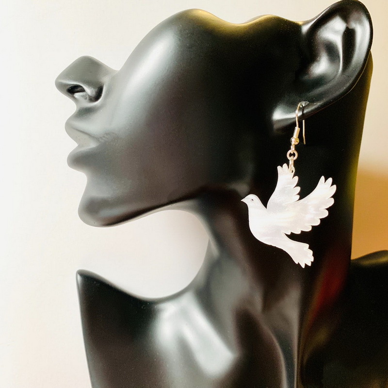 INS acrílico super cool volador golondrina pájaro temperamento femenino versátil personalidad moda suerte paloma pendientes fábrica image 4
