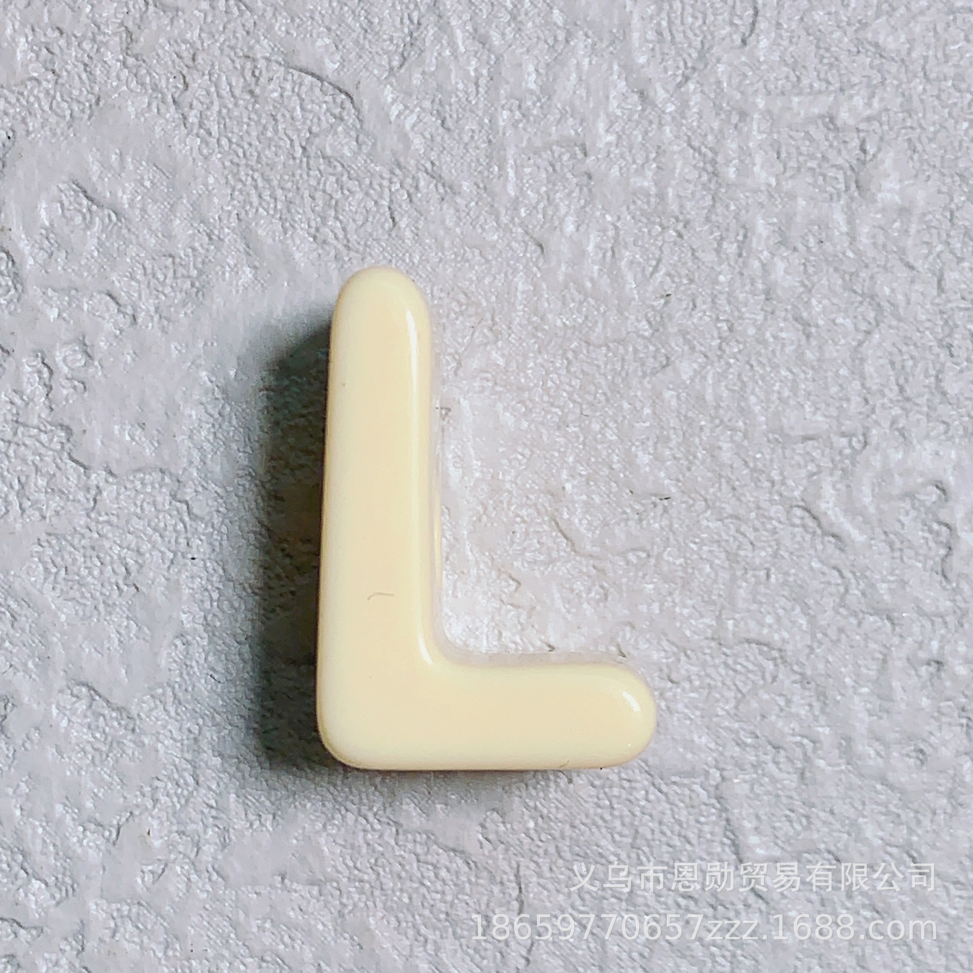 L (beige)