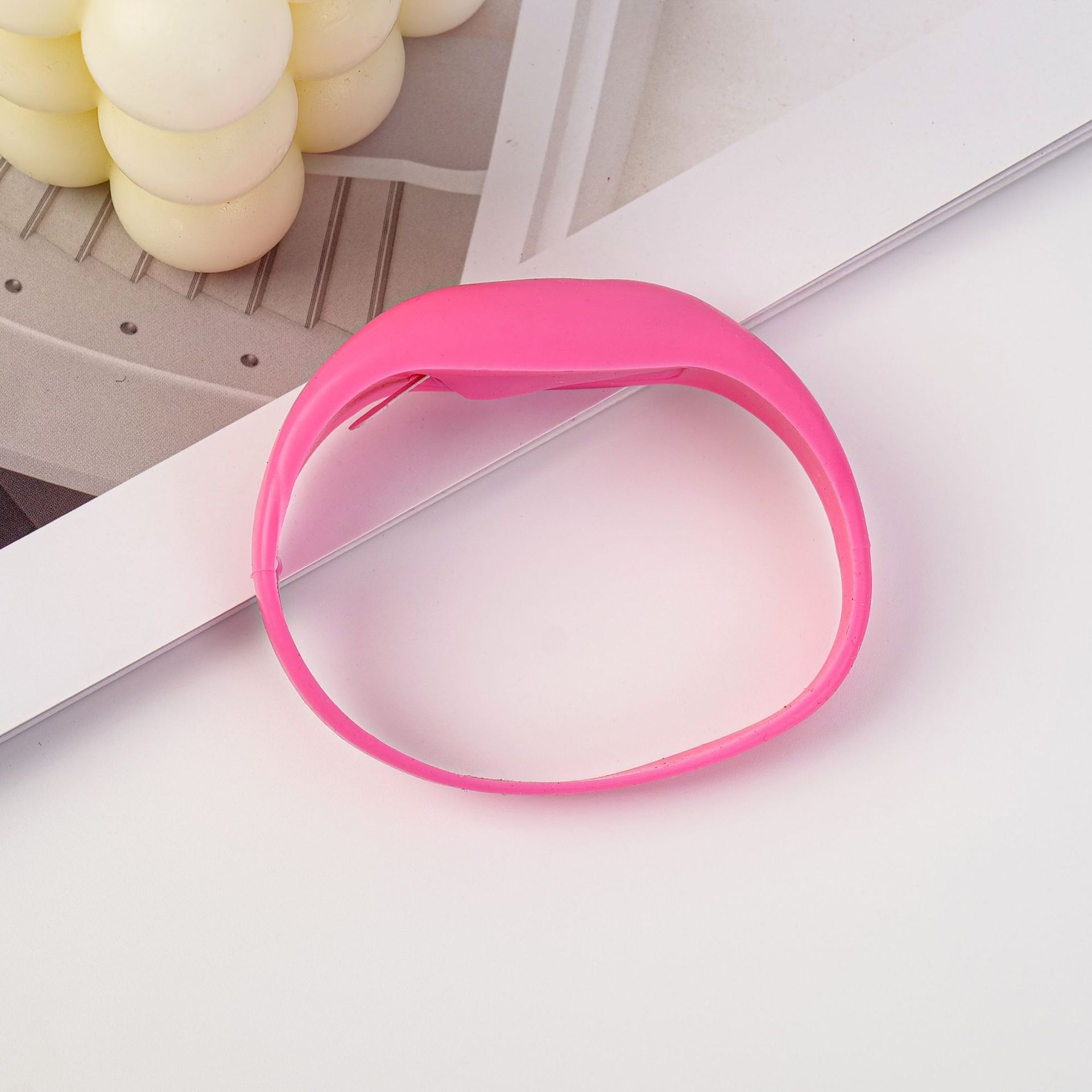 TPE pegamento blando no silicona led pulsera luminosa de tres funciones 6 colores control de voz botón de regalo brazalete luminoso de concierto