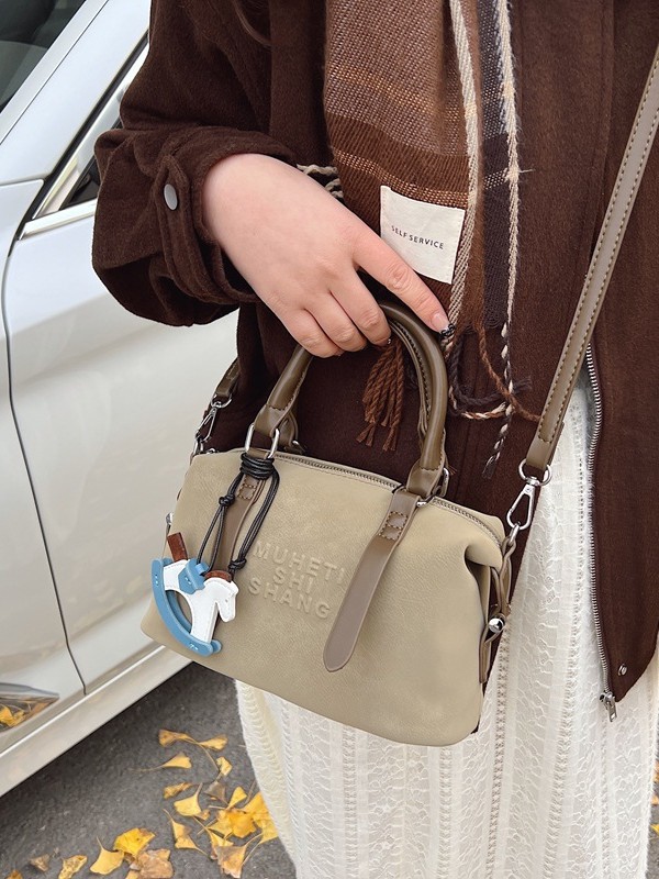 Bolso de almohada portátil popular de este año, nuevo comercio exterior transfronterizo de mujeres retro textura de alta moda versátil mochila