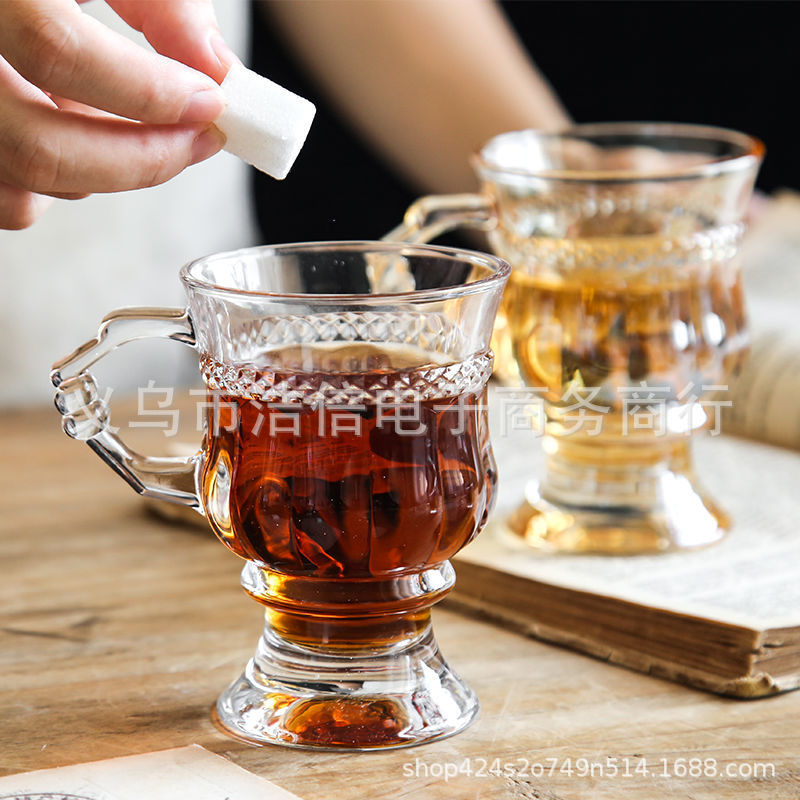 ins复古浮雕玻璃杯带把高脚琥珀杯 高颜值少女心伴手礼酒杯咖啡杯