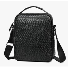 新款斜挎单肩包男商务出差旅行单肩胸前包潮流潮牌简约单肩小背包