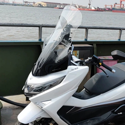 and rain shield, chest protector, Motorcycle front windshield