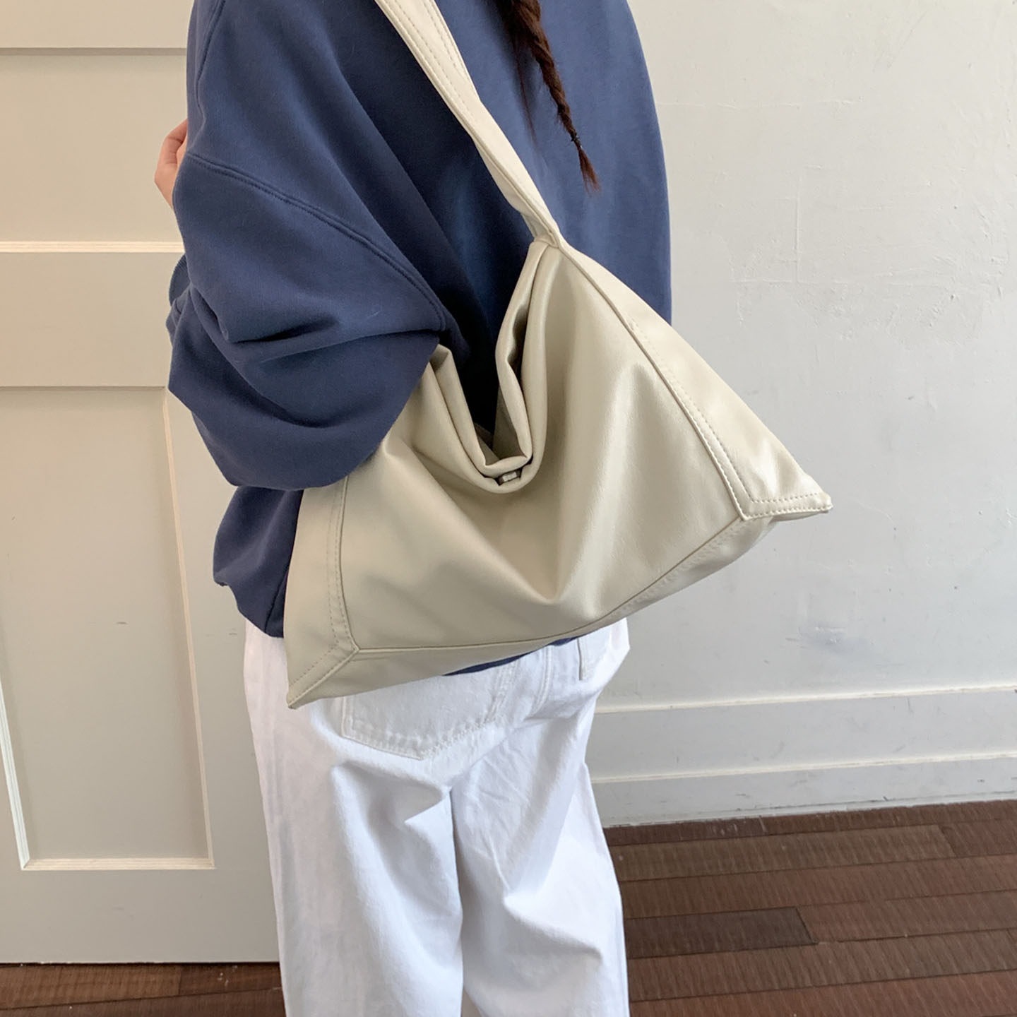 Women's Relaxed Hobo Soft Leather 2026 New Minimalist Underarm Bag Large Capacity Summer Tote For Commuting