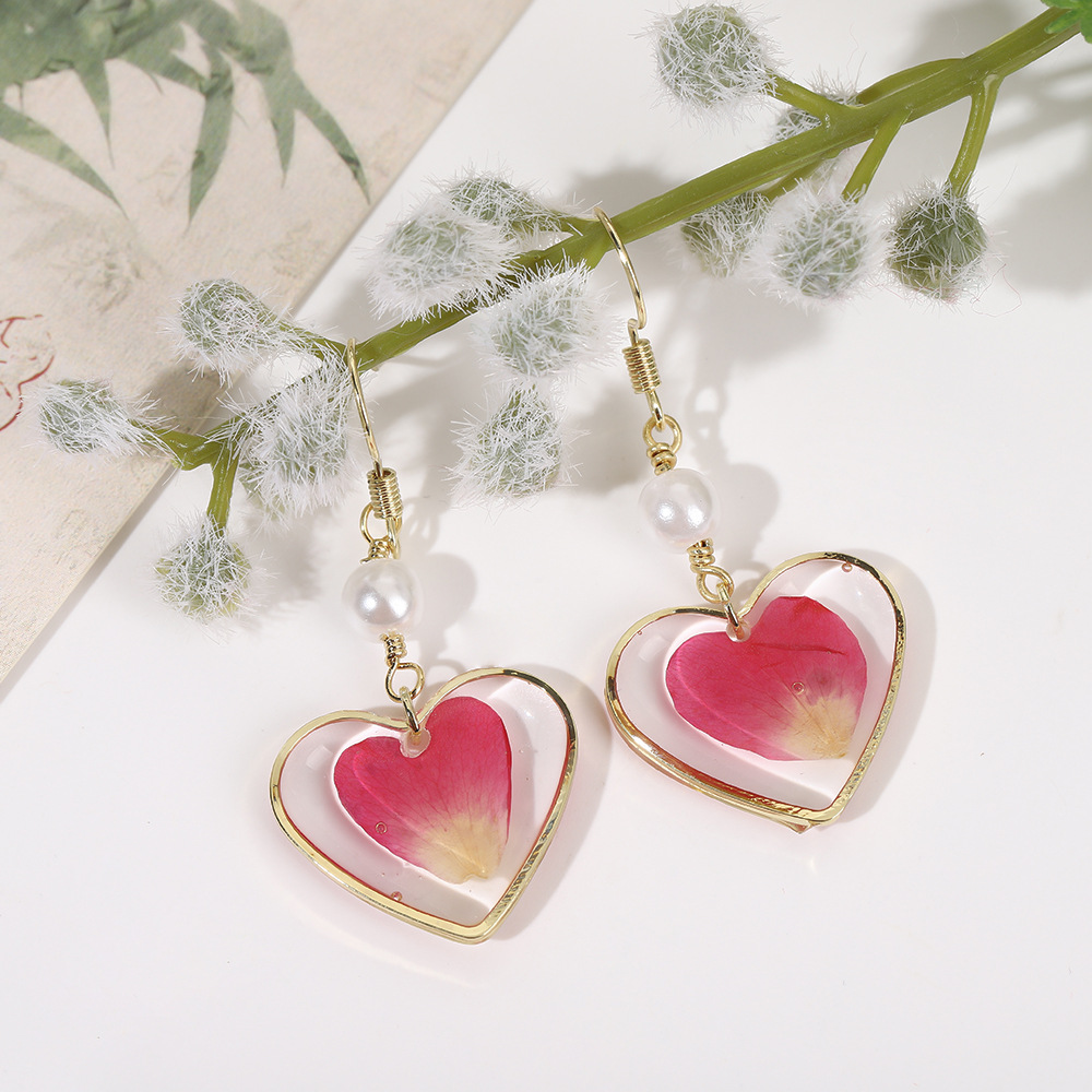 Pendientes colgantes de corazón con flores secas y borla_voghion.com