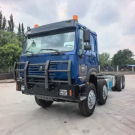 牵引车;货车;液罐车