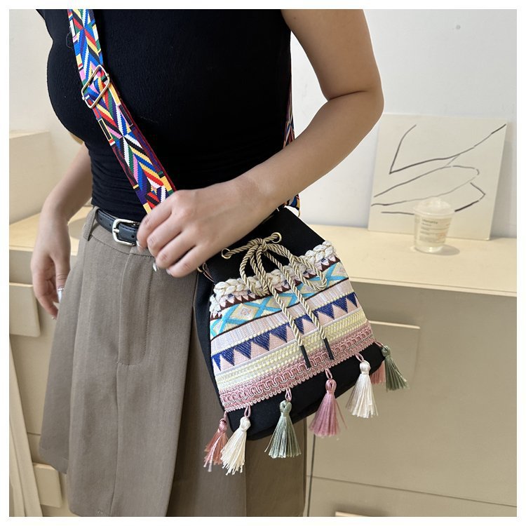 Women's Medium Canvas Geometric Ethnic Style Tassel String Bucket Bag display picture 56