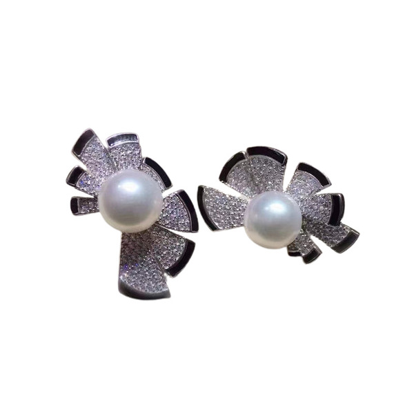 Fashionable elegant accessories