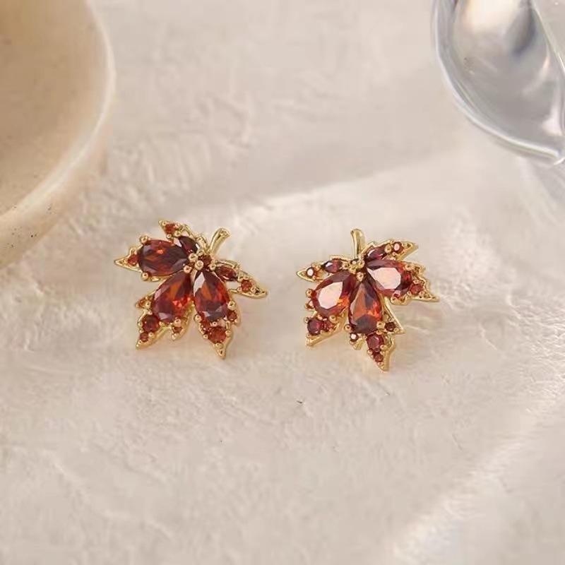 Chinoiserie Fashion Maple Leaf Copper Inlay Zircon Earrings