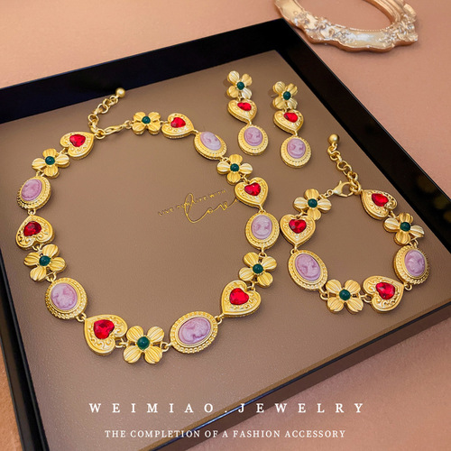 Medieval flower portrait diamond love necklace French palace style clavicle chain neck necklace heavy industry exaggerated retro necklace