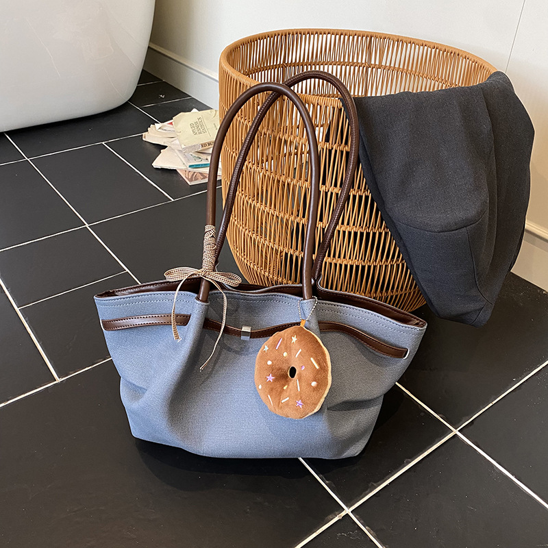 Capacious autumn universal retro one-shoulder bag