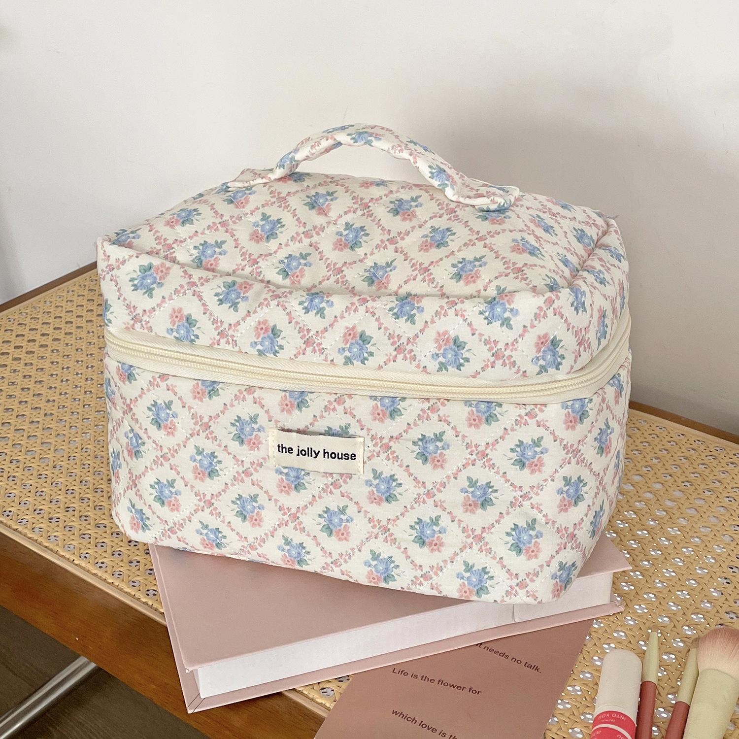 Ditsy Floral Pattern All Seasons Season Cute Classic Style Ditsy Floral Polyester Sewing Thread Square Makeup Bags