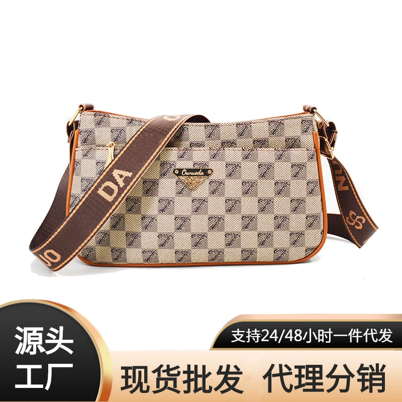 Широкий плечевой ремень скошенные сумки для женщин 2024 новый модный тренд большой емкости текстуры среднего и пожилого возраста подмышки женская сумка на одно плечо