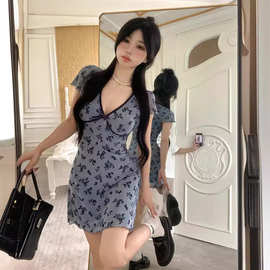 复古v领碎花短袖连衣裙女夏季裙子收腰显瘦包臀裙纯欲度假a字短裙