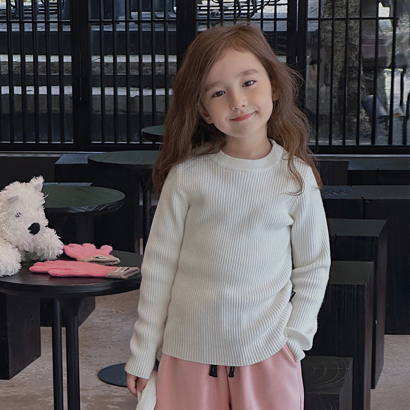 Niñas otoño y invierno nuevo estilo de tela de polilla de polilla de núcleo de hilo inferior con suéter para niños camisa de punto universal
