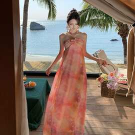 度假风吊带连衣裙女新款吊带裙设计感小众彩色长裙图片色扎染薄纱
