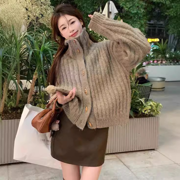 Japón y Corea del Sur relajados suéter de cuello alto de invierno femenino retro suelto camiseta de punto cálida pequeña moda de abrigo universal