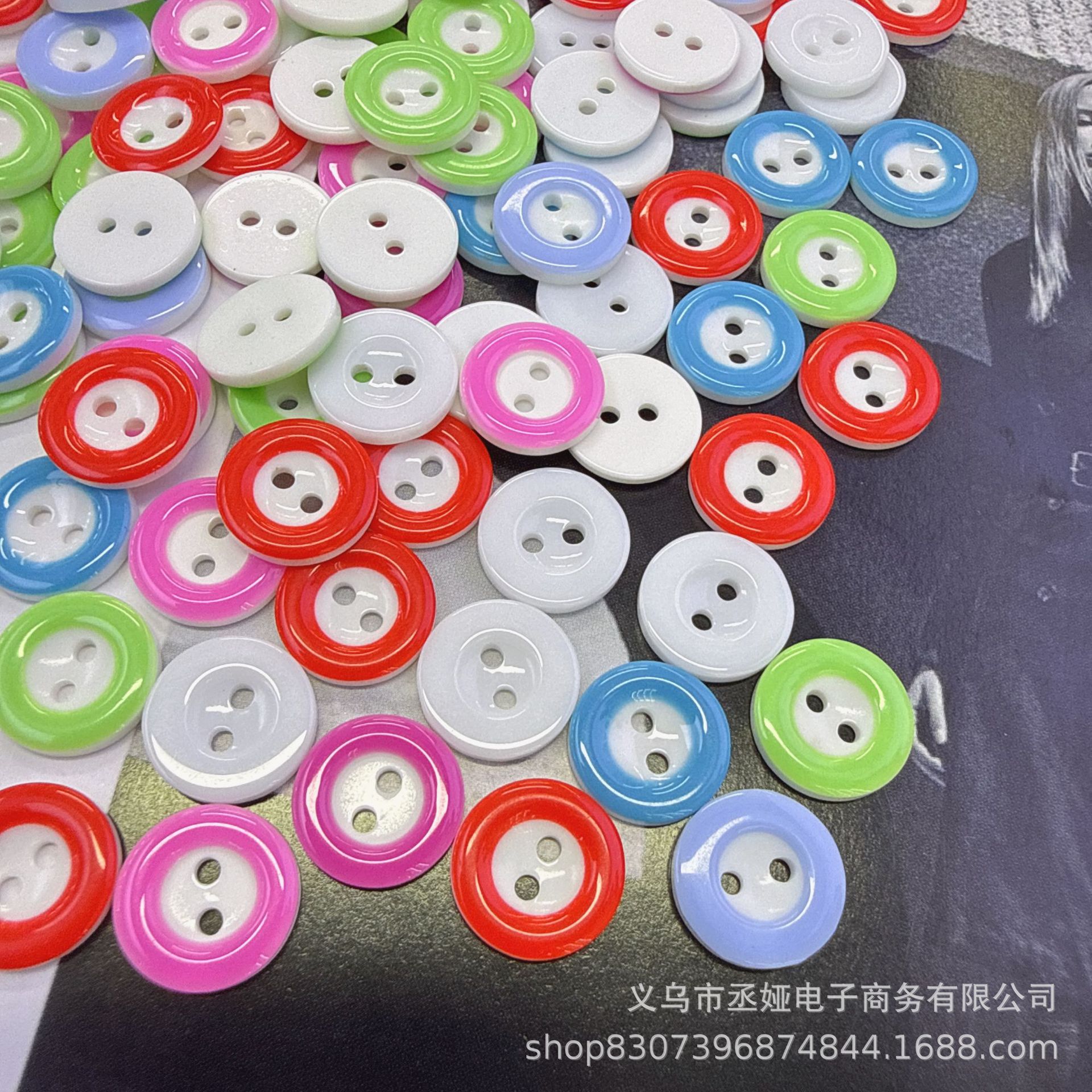 厂家现货彩色树脂猪鼻孔两孔双色纽扣宝宝毛衣童装幼儿园DIY材料