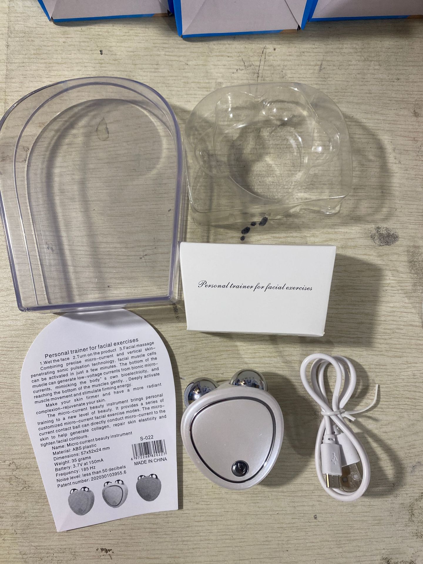 Instrumento de belleza micro-actual transfronterizo V rodillo facial de elevación facial rejuvenecimiento de la piel instrumento de guía de masaje EMS instrumento de belleza micro-actual