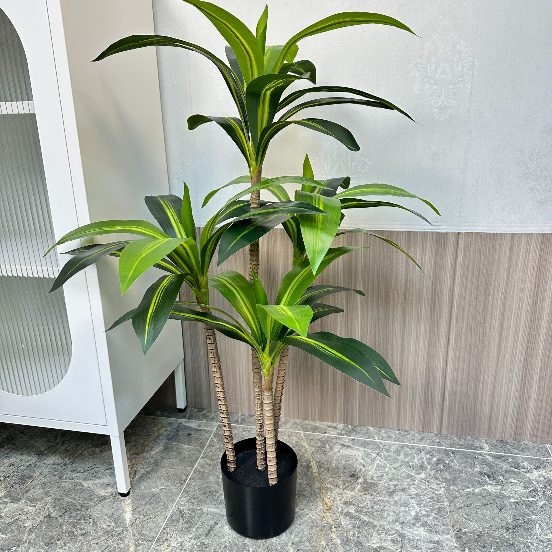 Simulación de plantación verde plantación en maceta de árboles de Brasil de lujo ligero de alta gama sala de estar interior gran planta de decoración biónica