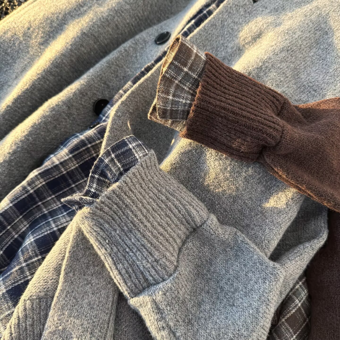 Maglione con scollo rotondo e spalle scese in stile coreano – Cardigan oversize in maglia scozzese per donna e uomo (unisex, poliestere traspirante, grigio/caffè, M-3XL)_voghion.com