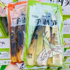 春の賦手は筍の辛味を剥ぎ取って、手は筍の唐辛子の味の古いスープの味を引き裂いて袋を開けてインスタント食品の酸っぱい間食の500gを食べます。