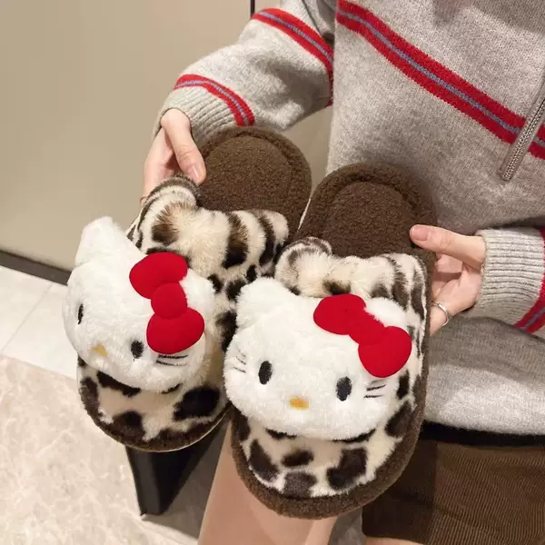Trendy and cute cat-themed furry shoes for women, perfect for outdoor wear, 2026 autumn/winter new collection, featuring a cartoon leopard print and thick-soled, closed-toe design