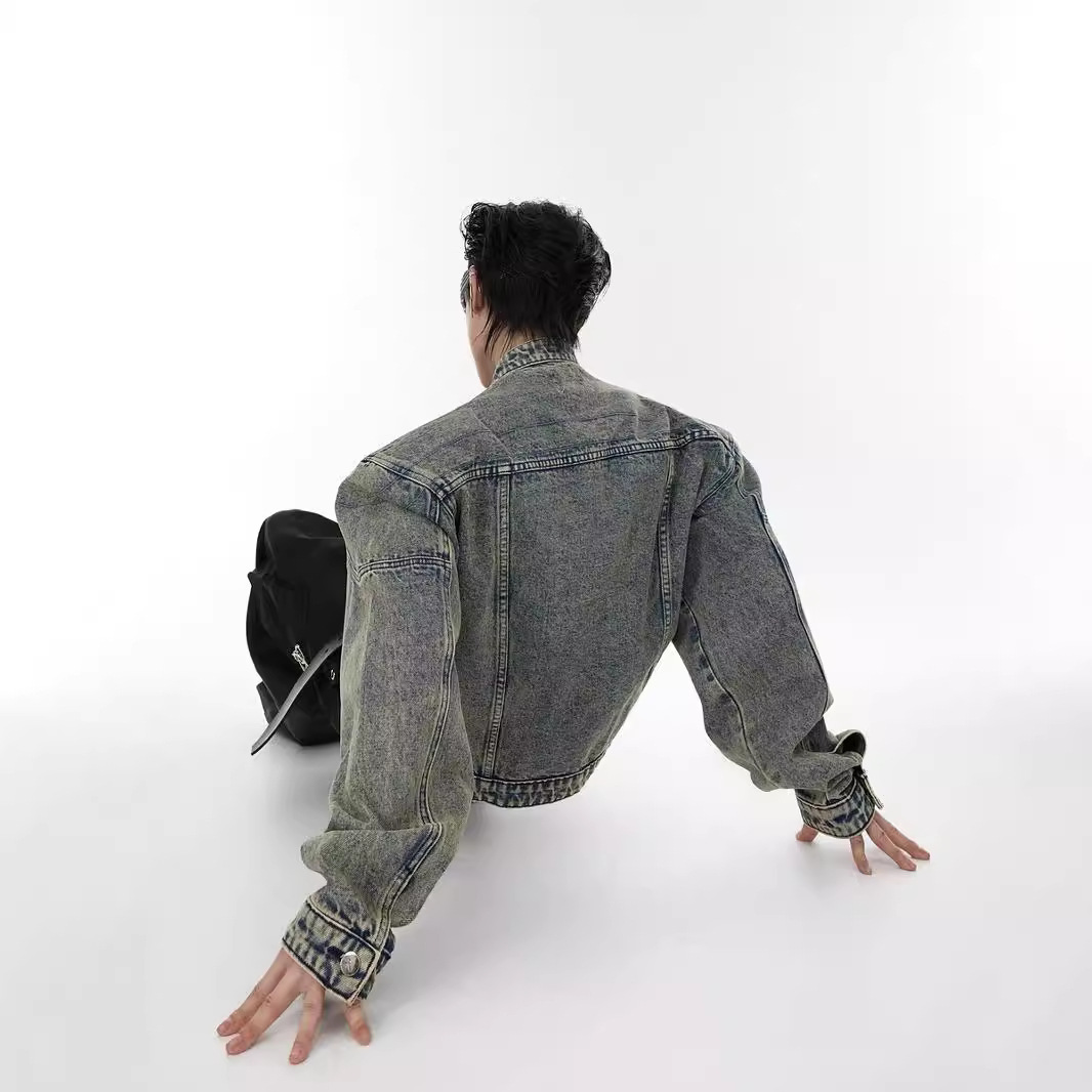 Chaqueta de mezclilla corta con hombreras americanas Chaqueta de mezclilla con cuello alto y cuello alto con sentido de alta gama para hombre