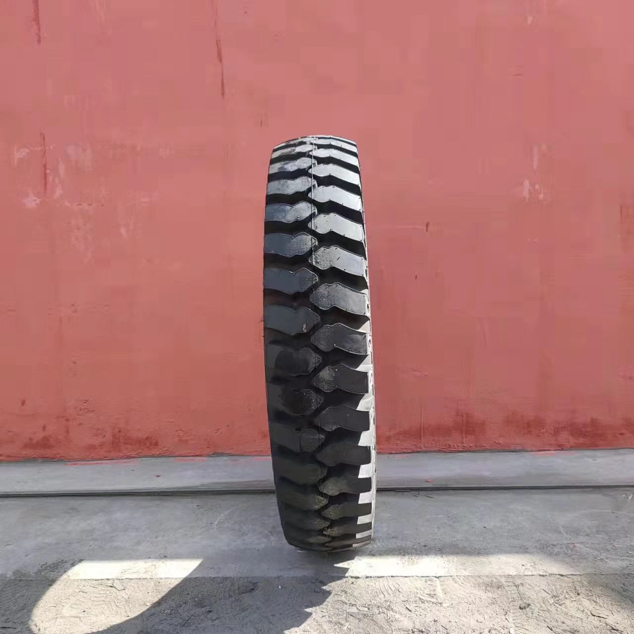 现货11.00/12.00/13.00/14.00/16.00/18.00-20工程 矿山 卡车轮胎