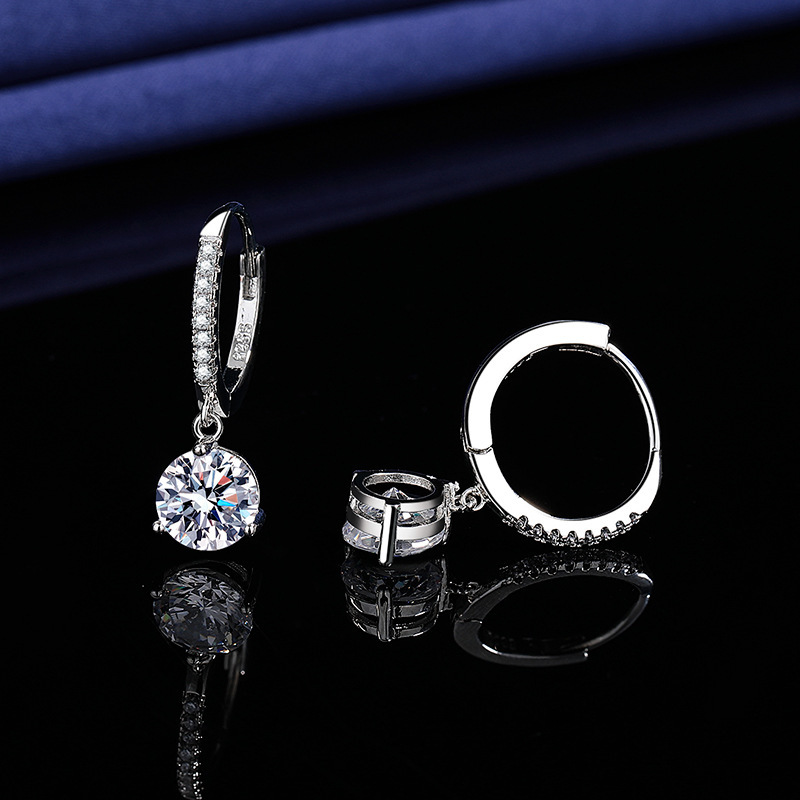 Venta caliente en vivo moda popular exquisita pendiente redonda de un solo diamante mujer con incrustaciones de circón chapado en platino pendiente corta de diamante Moissan