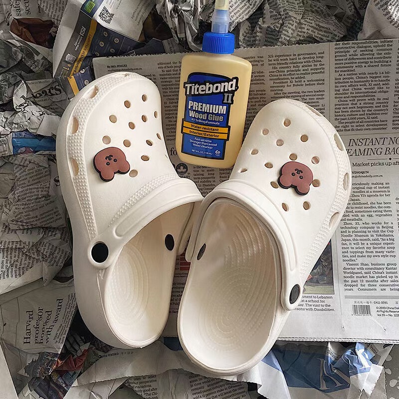New Style Nurse Clogs for Women, Trendy and Cute, Breathable Sandals for Summer, Couple's Non-Slip Thick-Soled Beach Shoes for Men, Wholesale