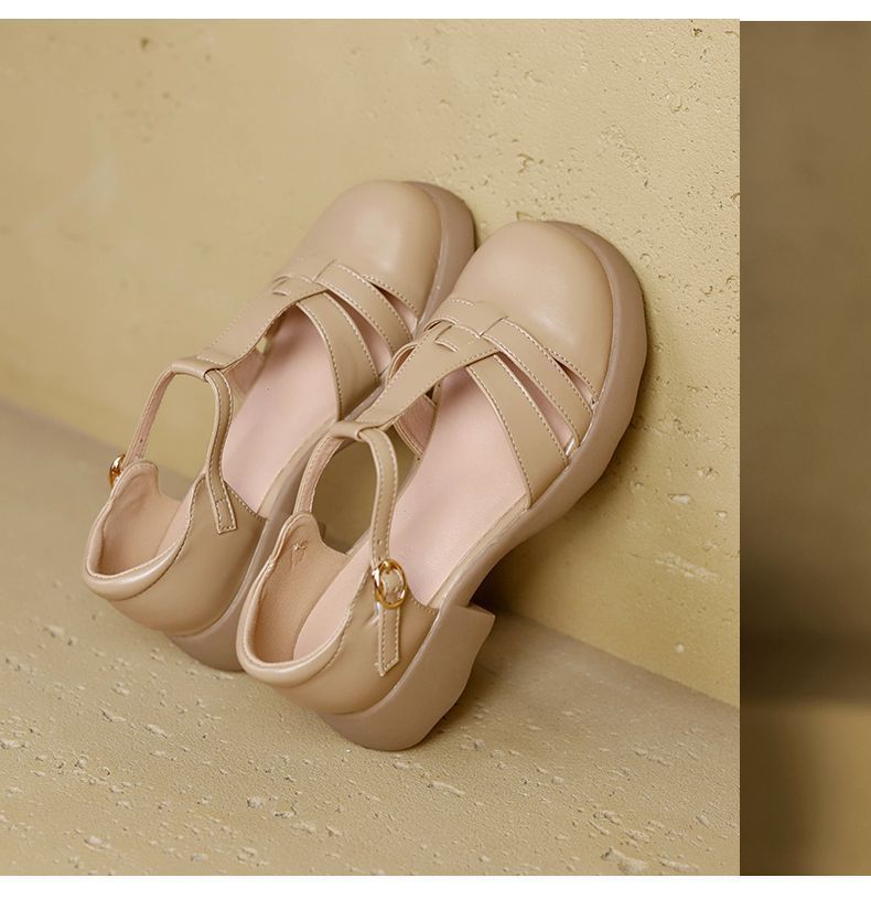 2024 verano nuevo retro botón de una sola palabra abierto superficial japonés agujero bolso de fondo suave sandalias romanas tacones gruesos