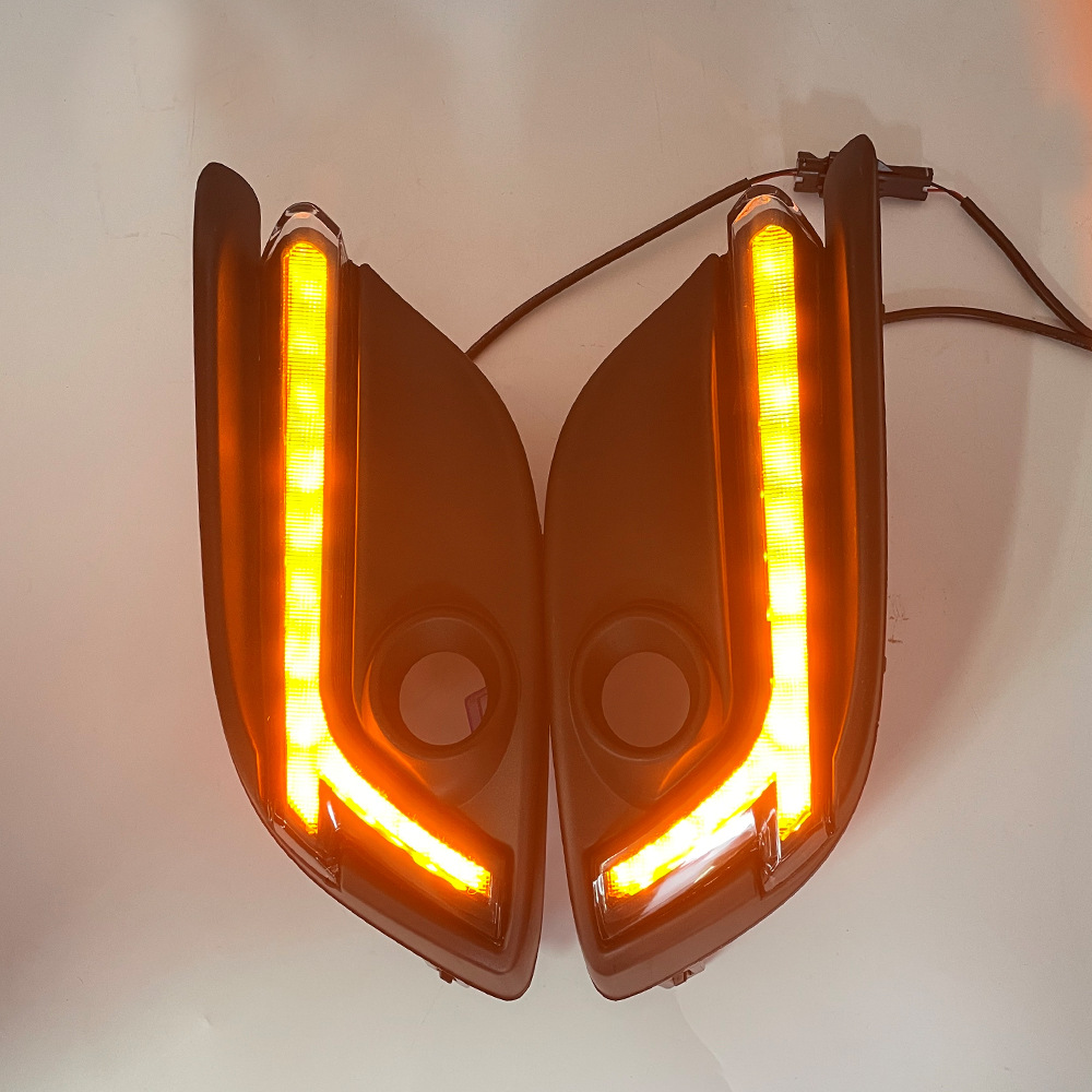 Aplicable corriente a la luz diurna de Mazda onksela de 17 años R nueva luz corriente de tres días del caballo versión extranjera