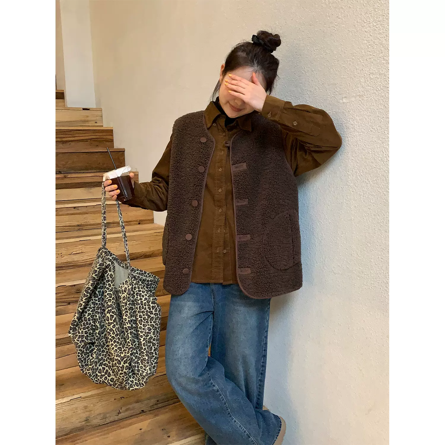 大码女装韩系V领宽松高级感羊羔毛马甲2025年冬无袖防风保暖外套