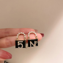 復古珍珠鑲鑽手提包925銀針耳環韓國簡約數字5字母N氣質時尚耳飾