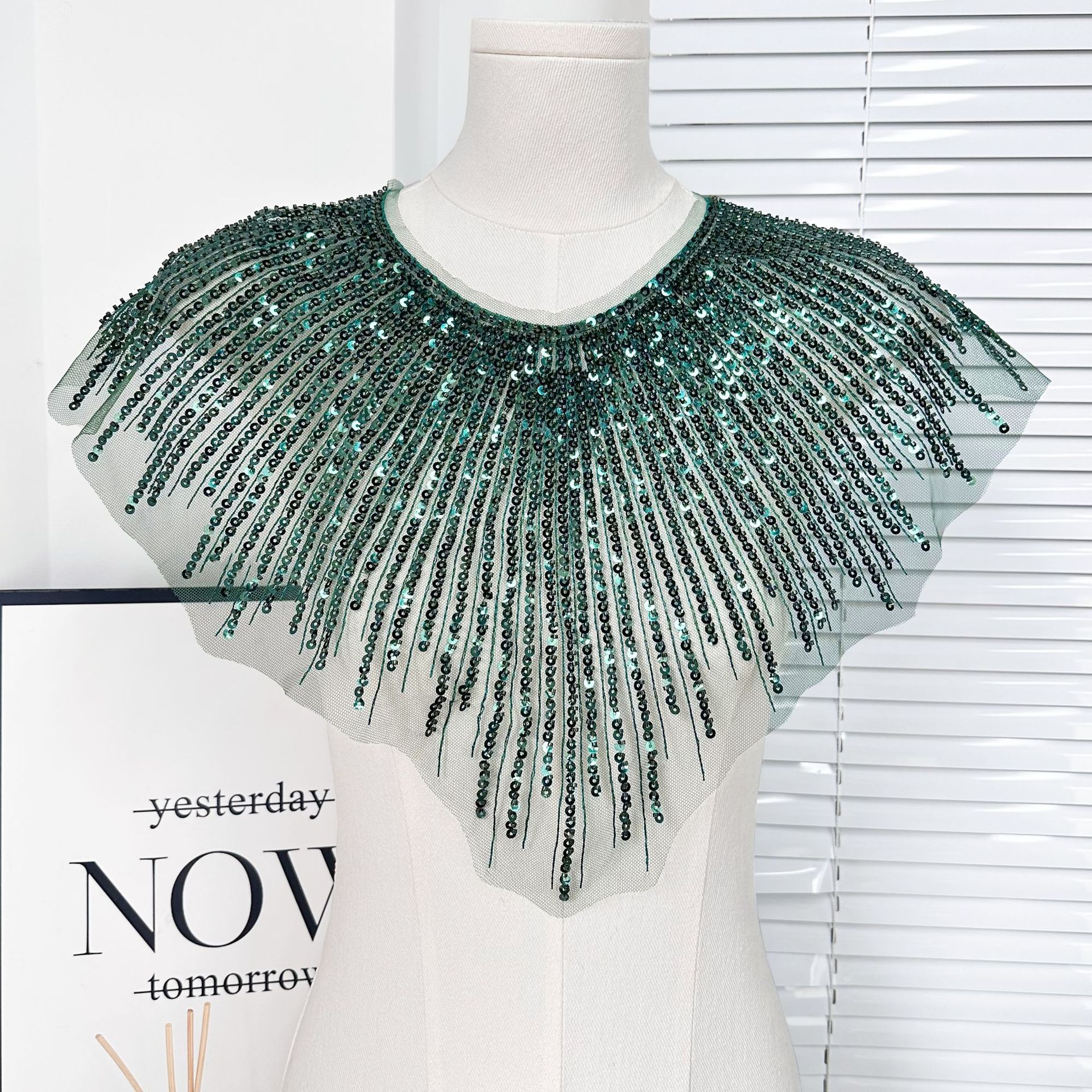 Cuello de perlas transfronterizas vestido de boda vestido de baile exagerado vestido de alta calidad de otoño piezas delanteras accesorios de cuello de poliéster en stock