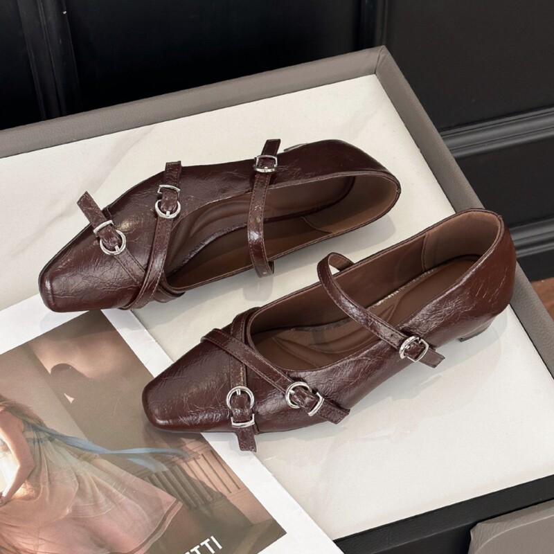 2026 Spring/Summer New Style Low-Heel Oil Leather Unique Genuine Leather Pointed Toe Buckle British Style Women's Pumps