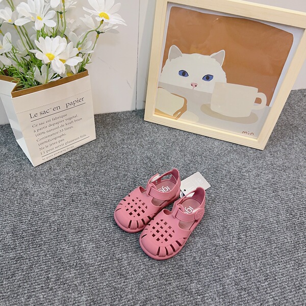 Fashionable beach non-slip sandals