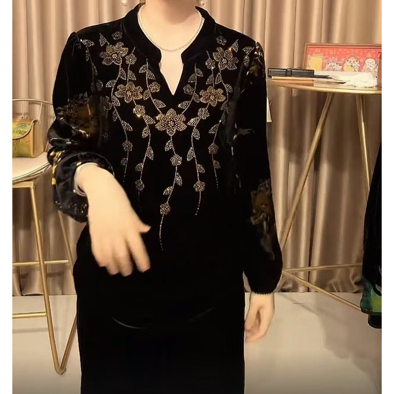 秋冬中老年丝绒洋气烫钻烧花大码宽松遮肉妈妈装上衣气质长袖小衫|undefined