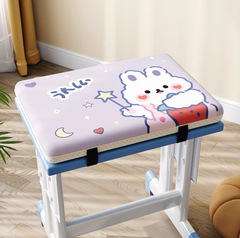 小学生はクッションを厚くして、お尻の痛みを防ぐクッションです。