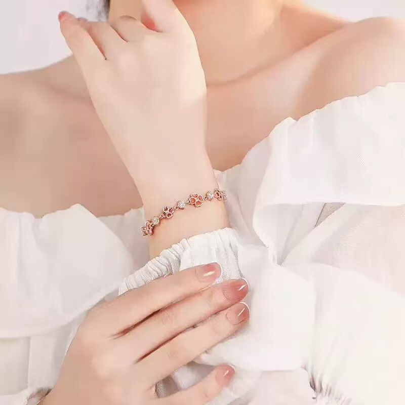 Love Clover Bracelet for Women, Light Luxury, High-End Feel, Diamond-Encrusted Hollow Bracelet, Fashionable and Versatile, Niche Creative Jewelry