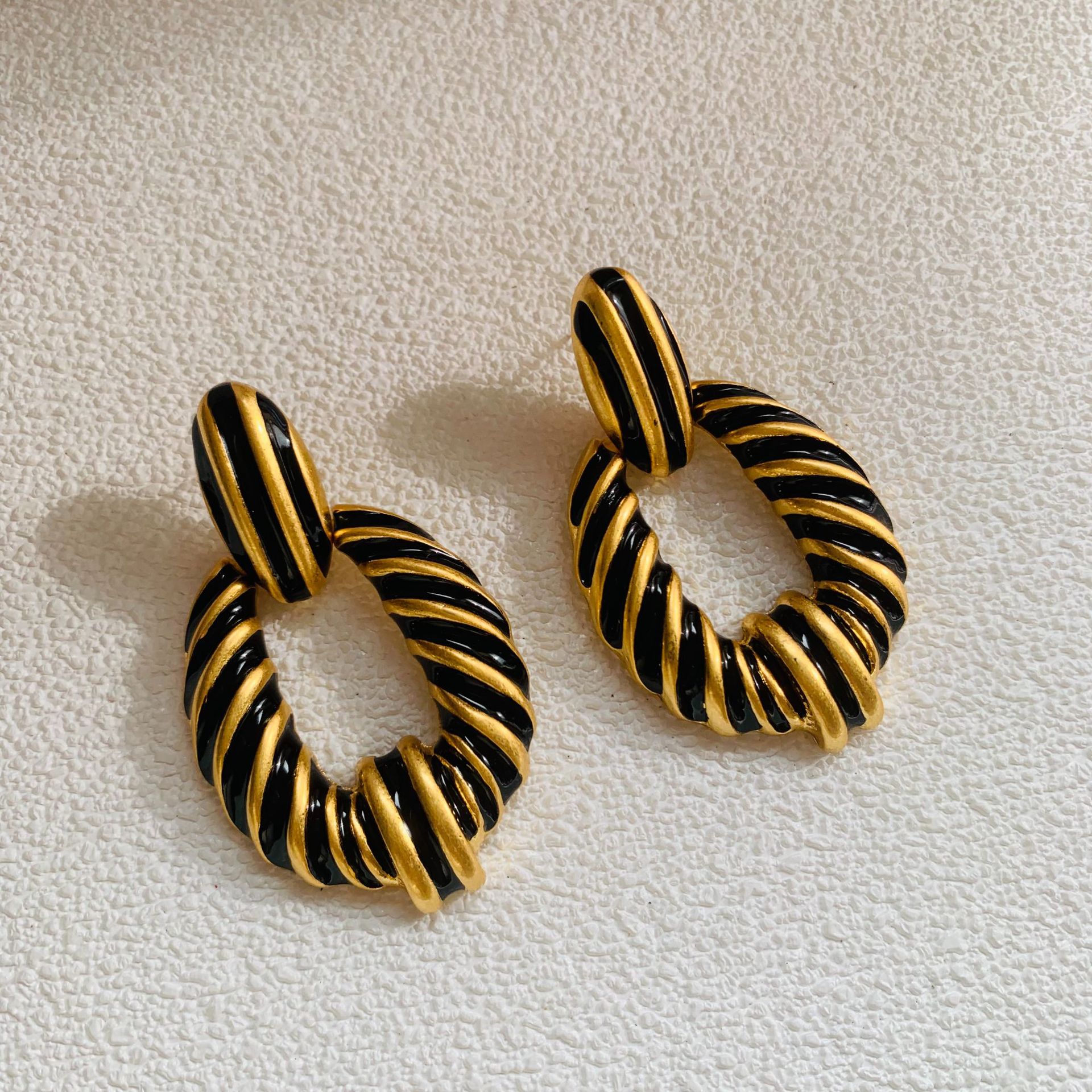 dfa1cdf1-d521-45b0-888e-aef037