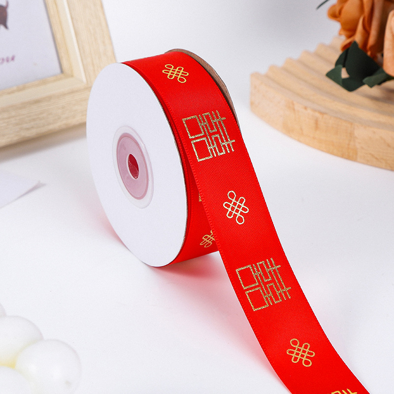 Venta al por mayor de poliéster dorado cinta de la boda decoración de la boda de vacaciones Cinta Roja en stock 2,5 cm Paquete de boda edredón cuerda