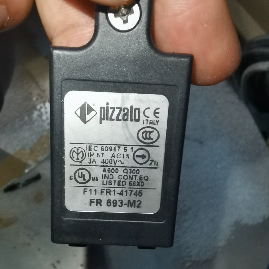 Италия Pizato PIZZATO реле безопасности CS AR-04V024